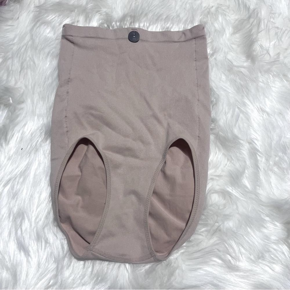 New La Vie En Rose nude shape wear bottoms ‎ size M